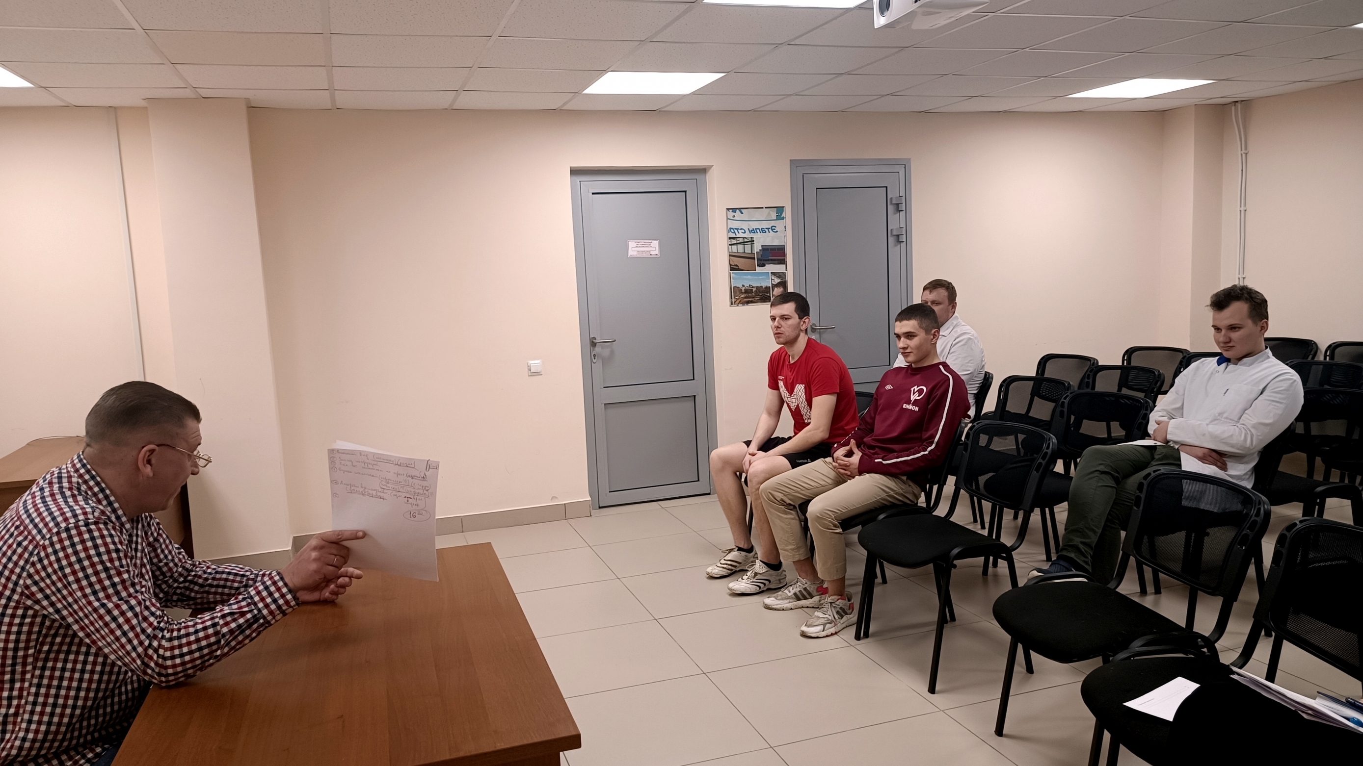 Занятие с инструкторами по правилам работы на оздоровительном катании 