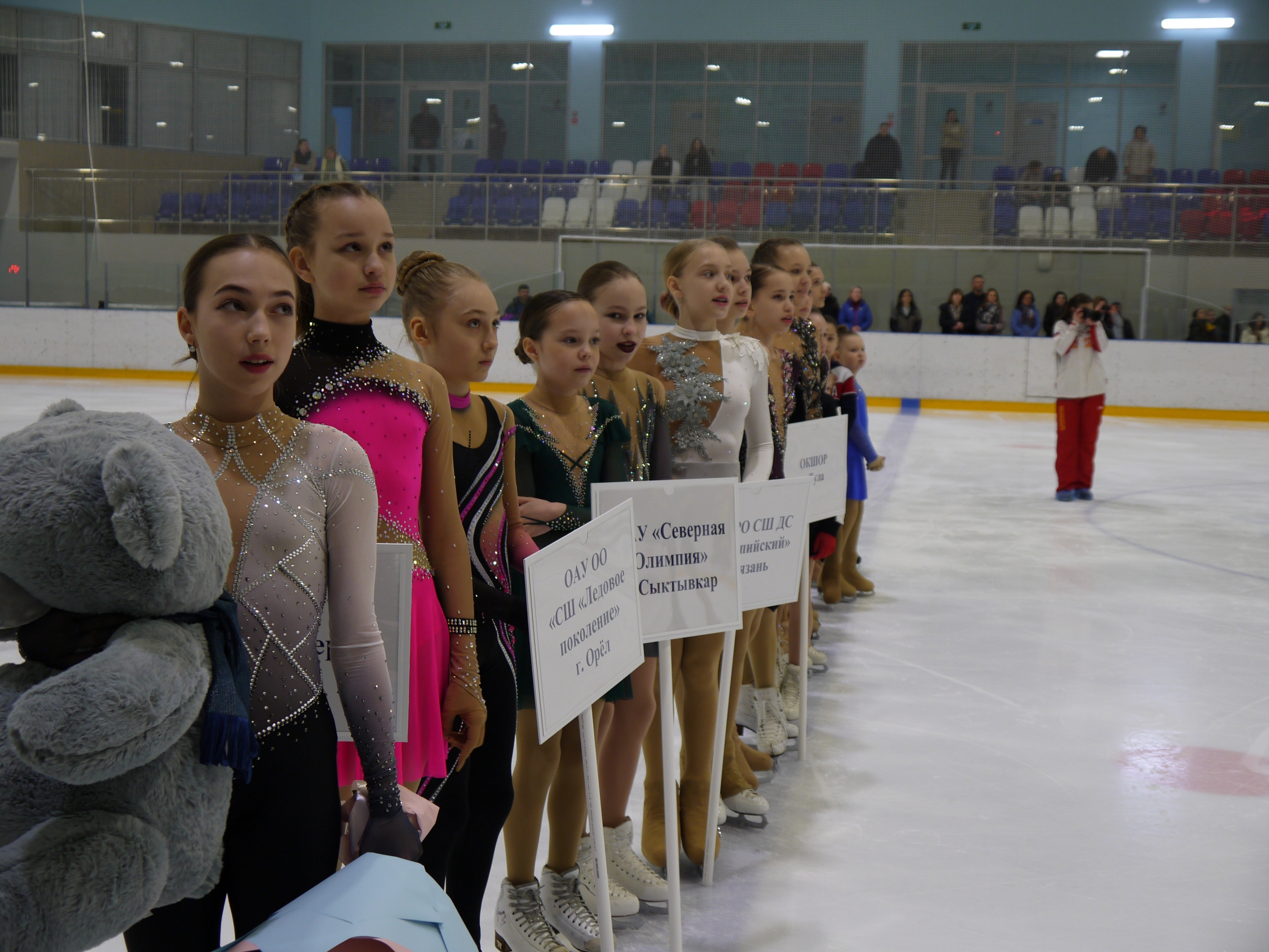 В спортивной школе «Айсберг» состоялось открытие областных соревнований по фигурному катанию на коньках «Весенняя капель».